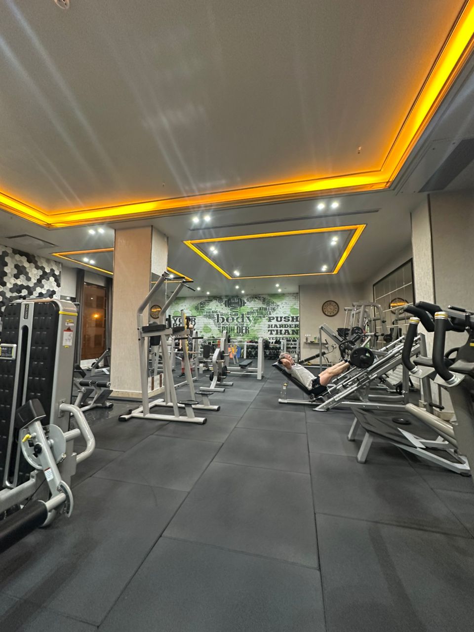 فیت سنتر بدنسازی(رونیکا پالاس)